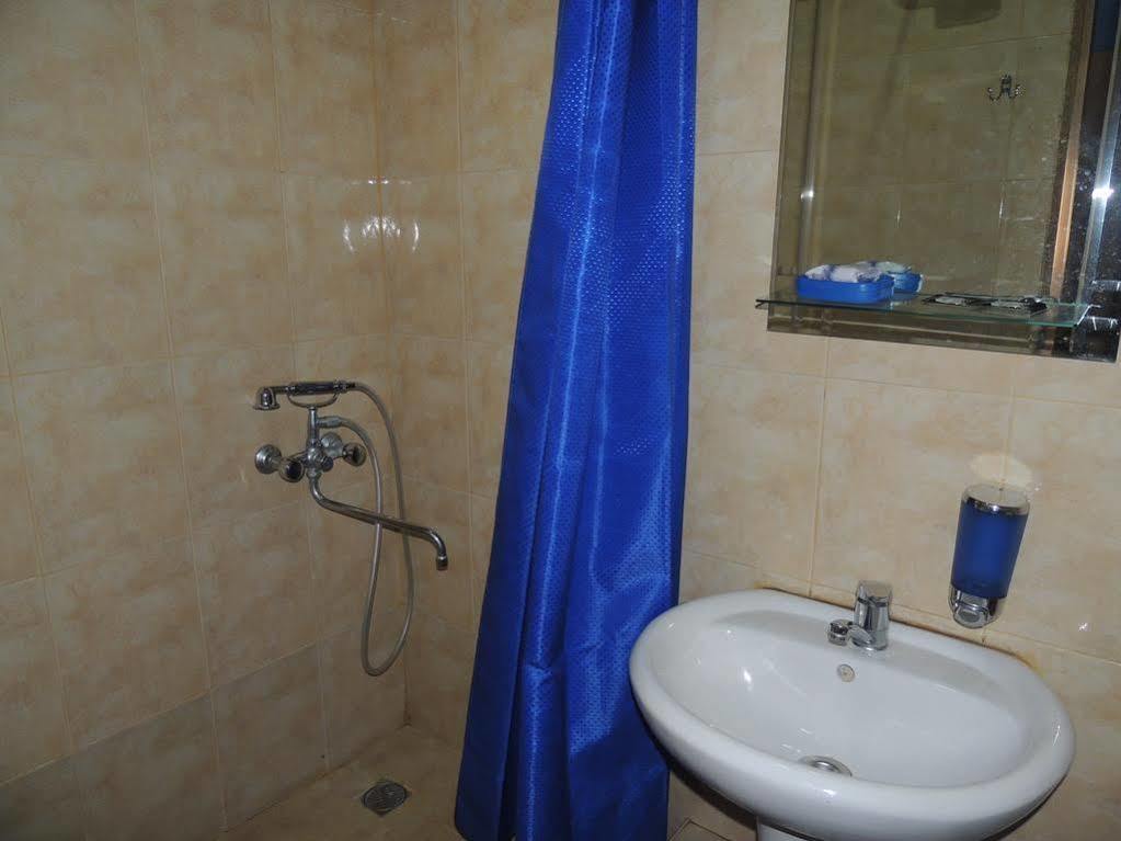 טביליסי Visit Hotel מראה חיצוני תמונה