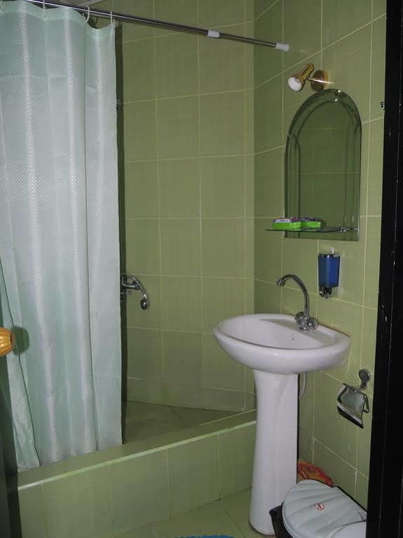 טביליסי Visit Hotel מראה חיצוני תמונה