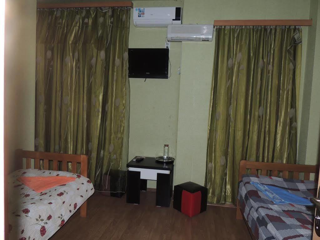 טביליסי Visit Hotel מראה חיצוני תמונה