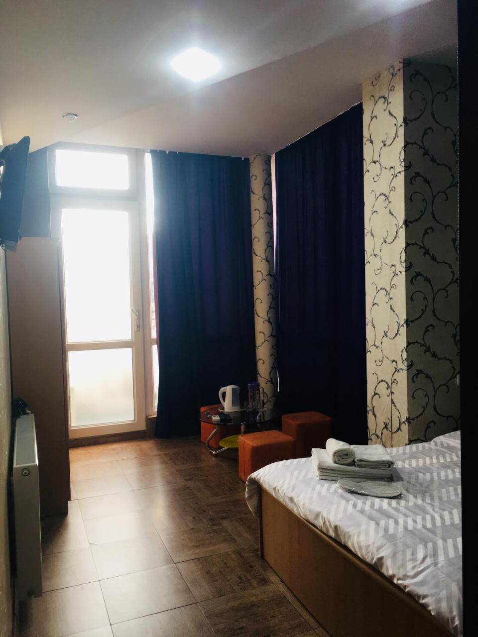 טביליסי Visit Hotel מראה חיצוני תמונה