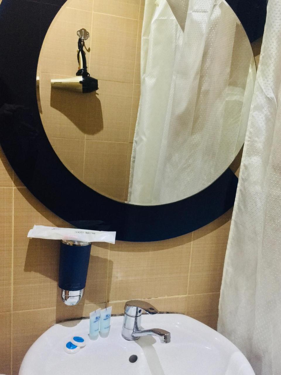 טביליסי Visit Hotel מראה חיצוני תמונה
