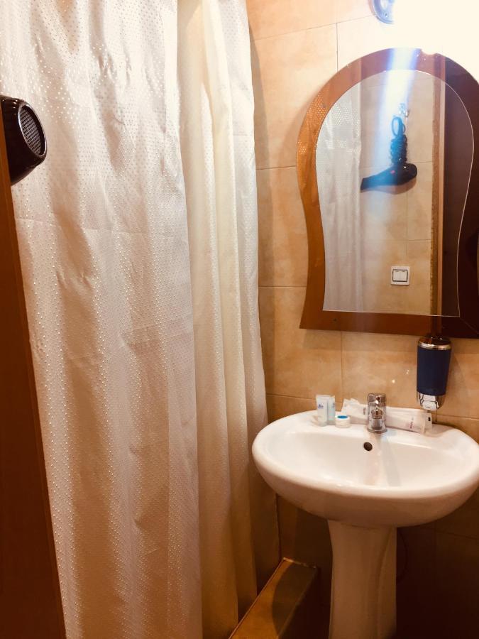 טביליסי Visit Hotel מראה חיצוני תמונה
