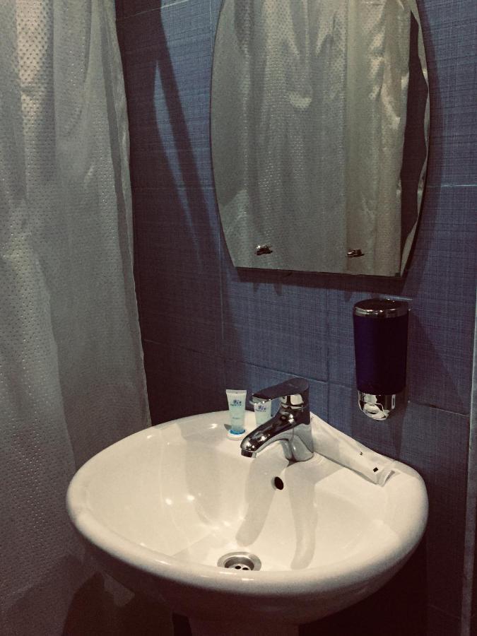 טביליסי Visit Hotel מראה חיצוני תמונה