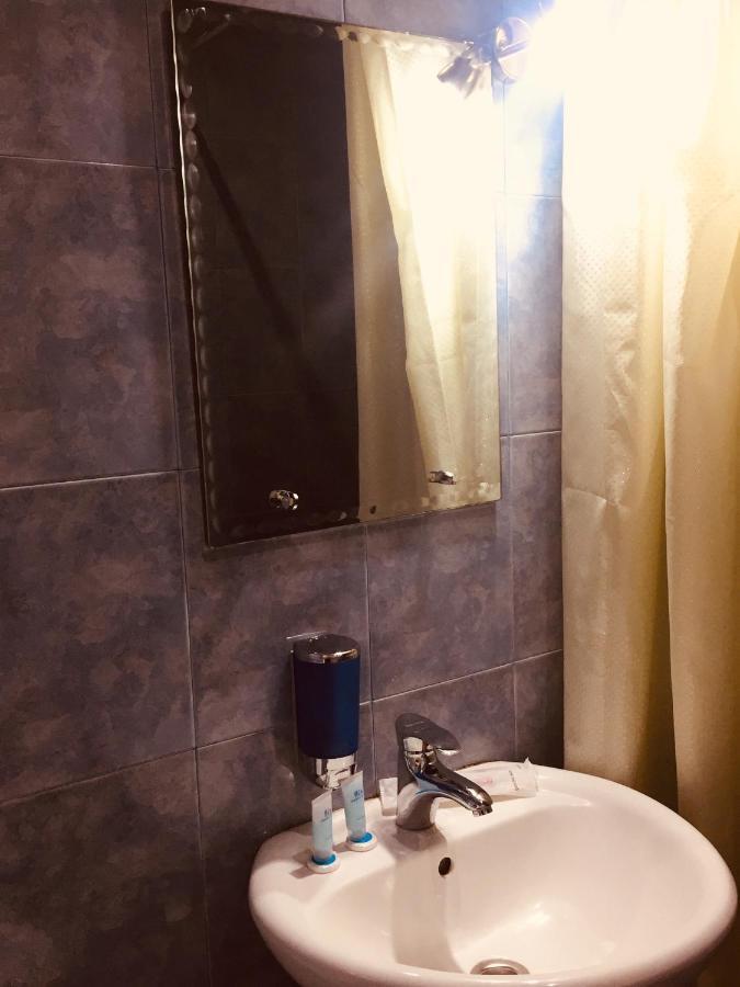 טביליסי Visit Hotel מראה חיצוני תמונה